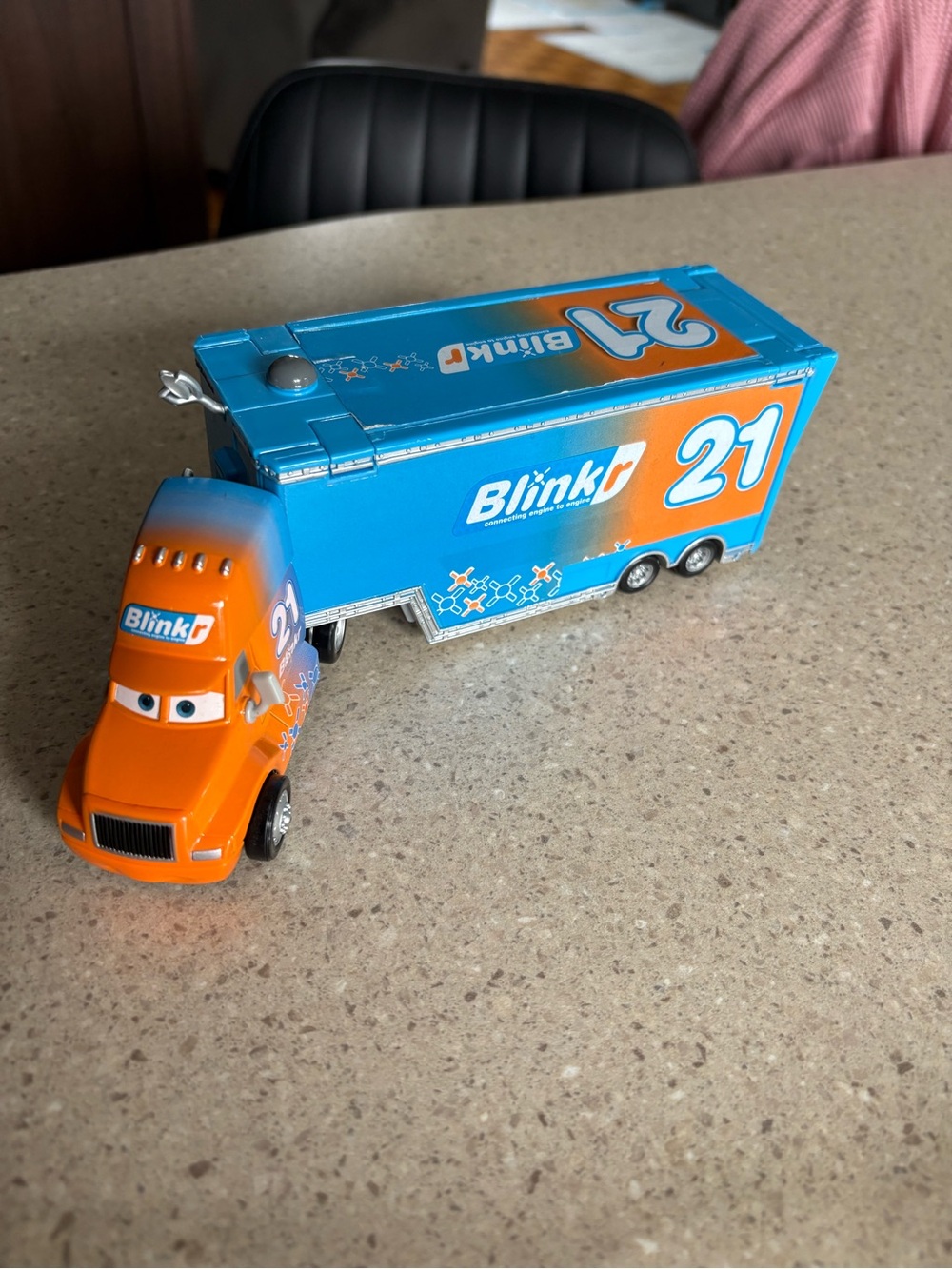 Disney cars Orange & Blue Blinkr 21 Semi Truck Toy